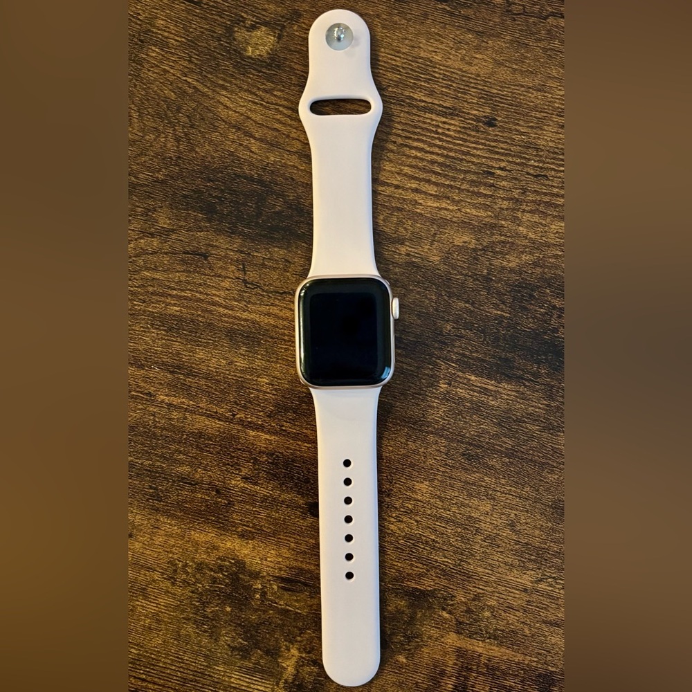 Rose Gold Apple Watch Series 4 with watch bands